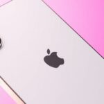 iPhone 13 em fundo vibrante, destacando seu design elegante.