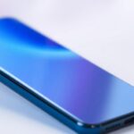 Smartphone Samsung A55 com design moderno e tela vibrante.
