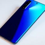 Smartphone Samsung A55 com design moderno e elegante.