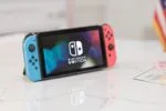 Novo Nintendo Switch 2 com controles em mesa moderna